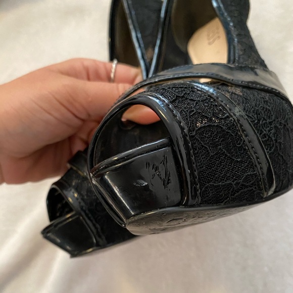 GUESS heels - Picture 3 of 3